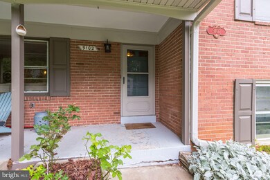 9102 Hamilton Dr, Fairfax, VA 22031 - photo 2
