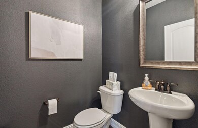 Spacious secondary bathroom *Photos of furnished m