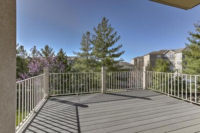 Large Treck Deck and private back yard.