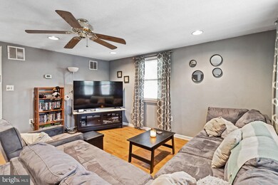 922 Catawba Ct, Halethorpe, MD 21227 - photo 4