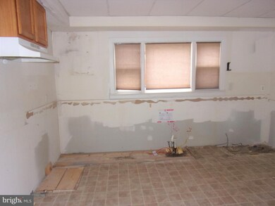 596 N Delaware St, Paulsboro, NJ 08066 - photo 5