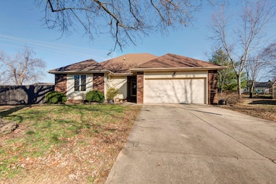 916 Fort Ct, Nixa, MO 65714 - photo 2