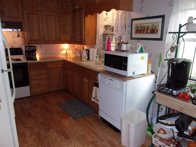 1723 Orchard Dr, Cedar Falls, IA 50613 - photo 5