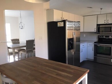 VERY SPACIOUS OPEN KITCHEN 