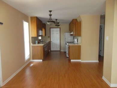 313 Tulsa Ave, Carpentersville, IL 60110 - photo 5