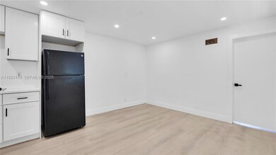 32 SW 9th St unit 2, Hallandale Beach, FL 33009 - photo 3