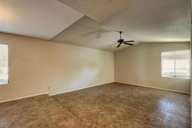 1505 E Edgewater Dr, Front RM