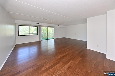 Rivervale at Holiday Farm unit 417A, River Vale, NJ 07675 - photo 6