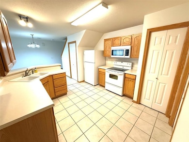 3799 Village Run Dr unit 810, Des Moines, IA 50317 - photo 5