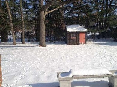 10 Robin Ln, Feeding Hills, MA 01030 - photo 2