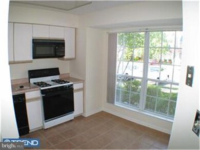 124 Columbus Dr, Franklin Park, NJ 08823 - photo 5