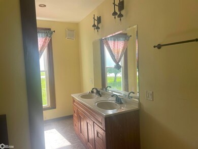 2902 Water St, Columbus City, IA 52737 - photo 4