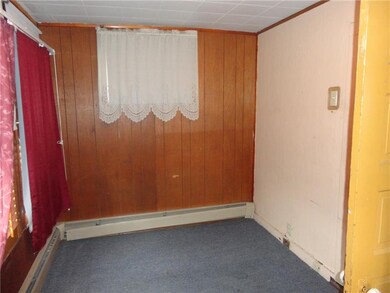 MASTER BEDROOM - 1ST FLOOR