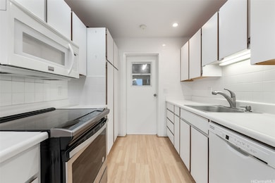 door opens to one car garage