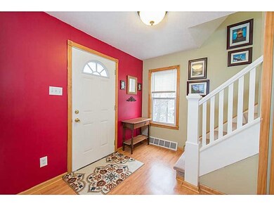 Entry/Foyer.