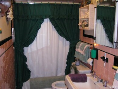 1402 W Gordon St unit 1404, Allentown, PA 18102 - photo 3