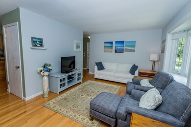 9 Beverly St, Saratoga Springs, NY 12866 - photo 4