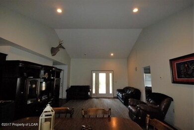 Living Rm (2)