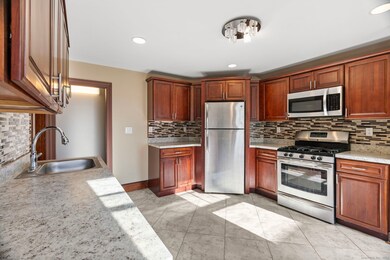 117 Whitney St unit 3rd Fl, Hartford, CT 06105 - photo 4