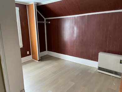 Bedroom (back unit)