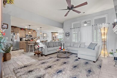 1925 Creekview Ln, Raymore, MO 64083 - photo 3