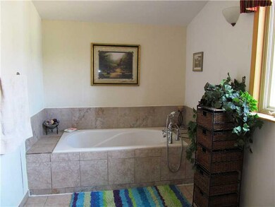 Master Bath/Spa. Large Garden tub.