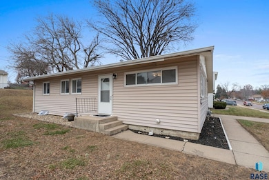 2615 S Norton Ave, Sioux Falls, SD 57105 - photo 3