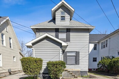 03-524-N-Pine-St-Lansing-MI-48933-Window