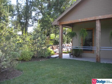 1607 Beaver Lake Blvd, Plattsmouth, NE 68048 - photo 2