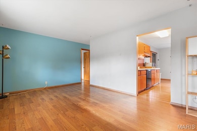 11061 Galaxy Dr, Maryland Heights, MO 63043 - photo 2