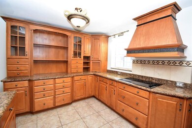 13576FoxTrailKitchen5
