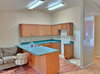 Kitchen_Breakfast Bar_IMG_9462