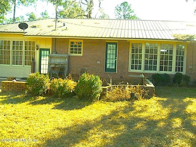 1113 Fieldcrest Rd Front Picture2.jpgbac