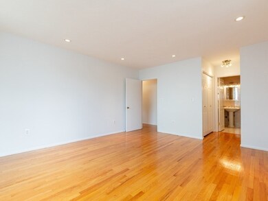 935 Washington St (Facing Back) unit 4, Newton, MA 02460 - photo 7