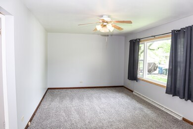 265 Deerpath Ln, Carpentersville, IL 60110 - photo 5