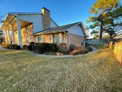 401 Eagle Dr, Bedford, TX 76021 - photo 3