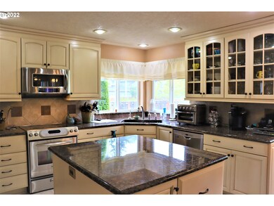 626 SW 28th St, Troutdale, OR 97060 - photo 4