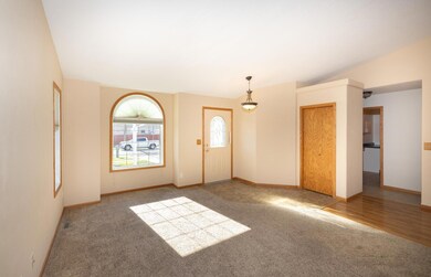 816 Lakeridge Place, West Fargo, ND 58078 - photo 4