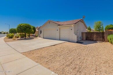 18237 W Port au Prince Ln, Surprise, AZ 85388 - photo 3