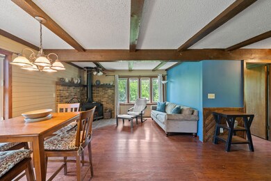 304 Crocus St-9