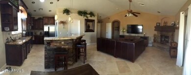 KITCHEN/GREAT RM