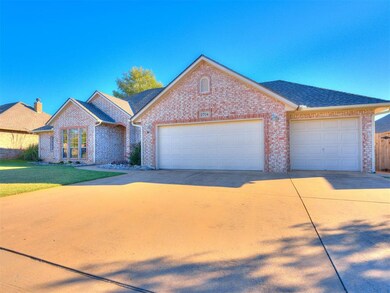 2704 Lancaster Ct, Edmond, OK 73012 - photo 4
