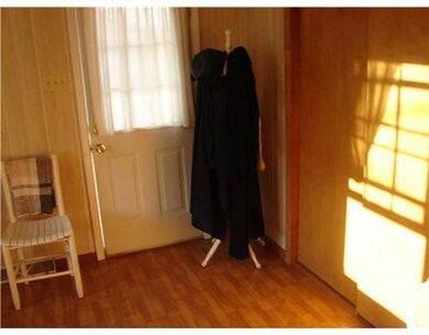 Entry/Foyer.