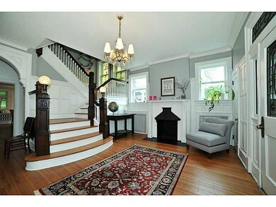 Entry/Foyer.