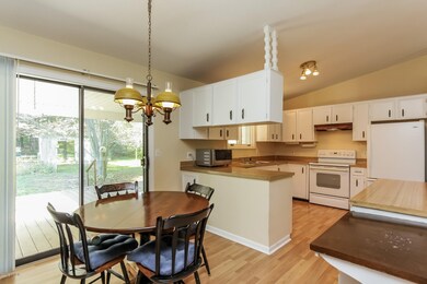 007-Dining_Room-2124901-medium