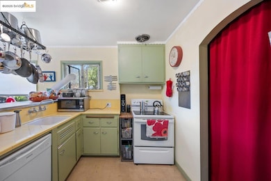 462 Cavour St, Oakland, CA 94618 - photo 6