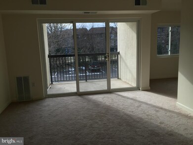 607 Center St unit 104, Herndon, VA 20170 - photo 2