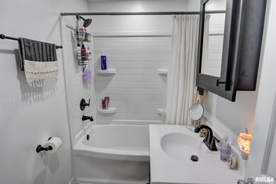 904 W Vandever St, Taylorville, IL 62568 - photo 7