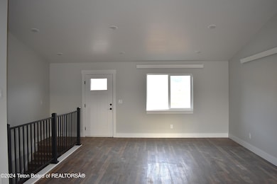 629 Little Grey's Living Room