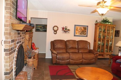 1224 Surry Place Dr, Cleburne, TX 76033 - photo 2